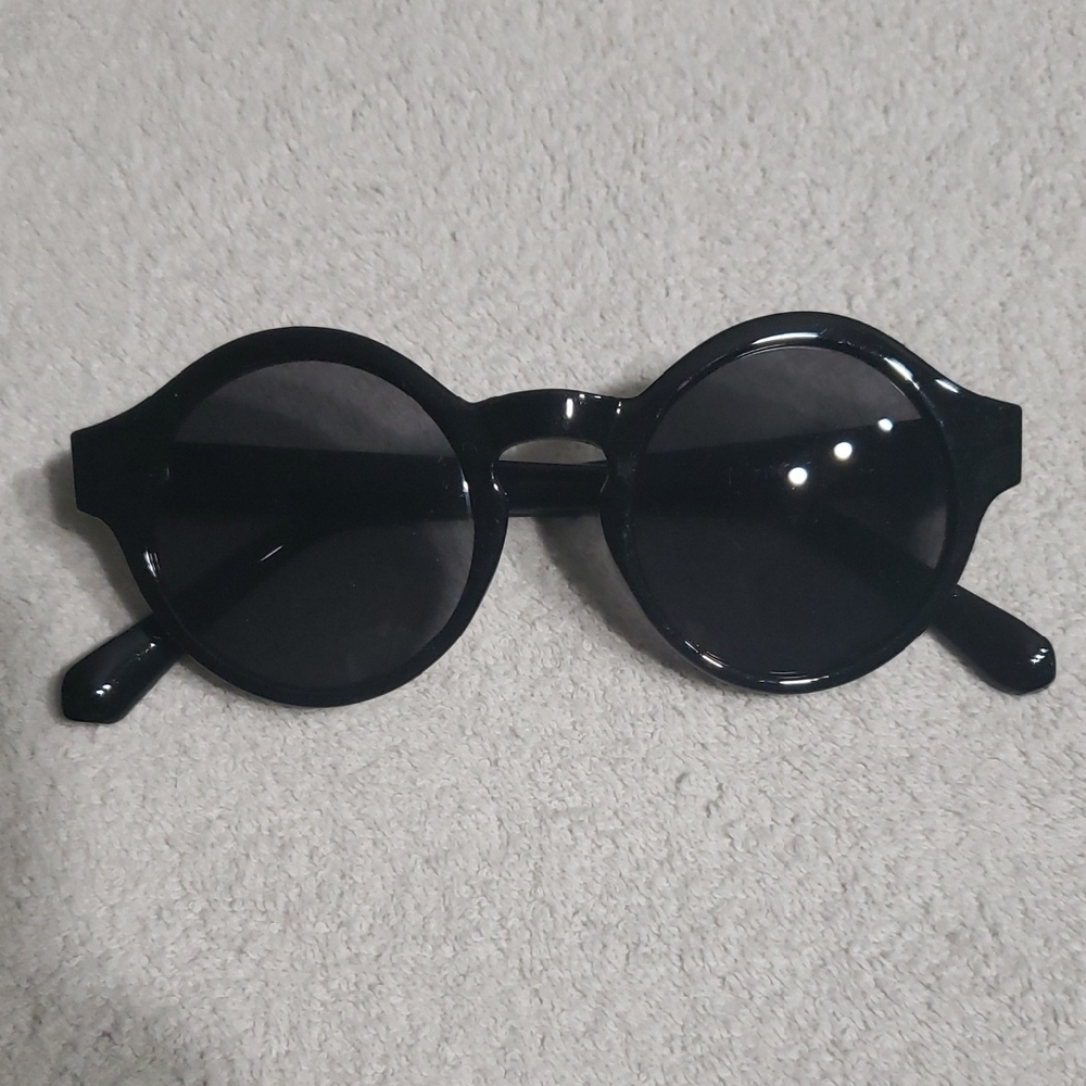 Forever 21 Women's Stylish Chic Round Black Sunglasses Summer Vibes Hot